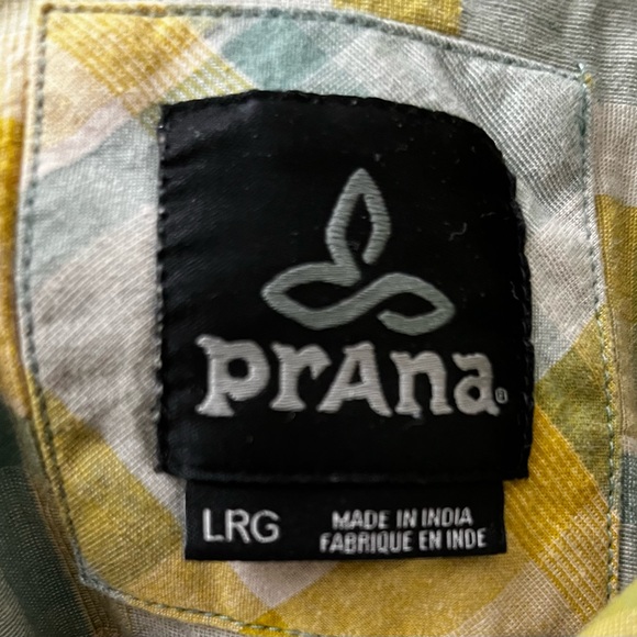 Men’s prana button down short sleeved shirt. Multi colored size Large - Picture 2 of 2